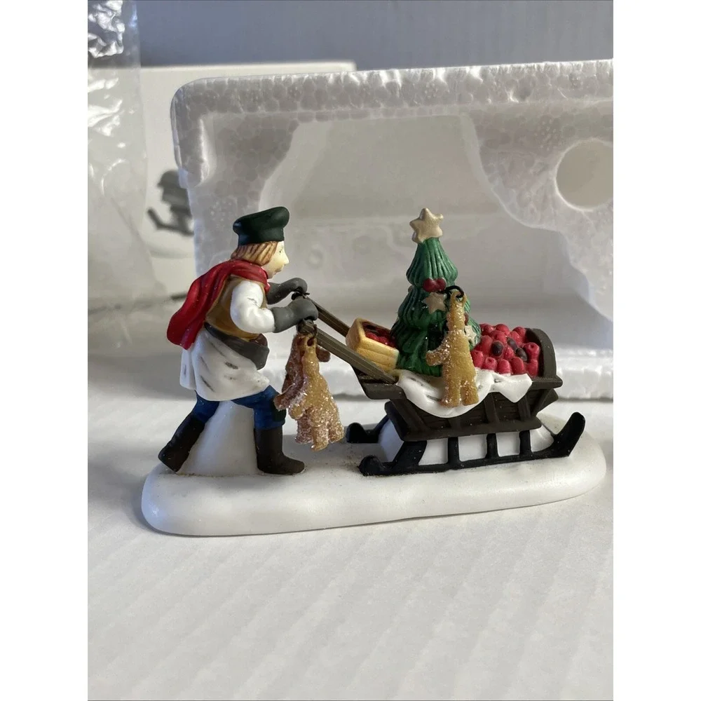 NIB DEPT 56 GINGERBREAD VENDOR HERITAGE DICKENS SNOW VILLAGE 58402 CHRISTMAS